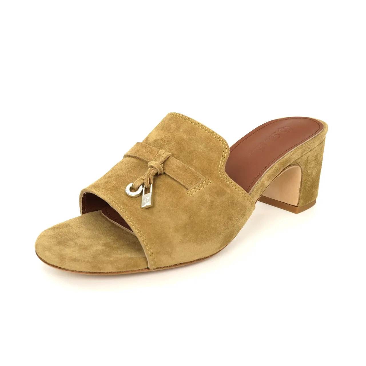 👟👟Ex-factory price 440👟👟 Genuine leather sole +30 suede sheepskin slippers with a strap decorated with Loro Piana My Charms charms and decorated with tone-on-tone stitching. Sophisticated and feminine, it pairs well with both city and resort looks. For those looking for an elegant upgrade, the summer glamor slipper is known for its slim open-back silhouette. size: 35-44 (custom-made sizes 43 and 44 are non-returnable) Upper: imported suede sheep leather (sheep), cowhide ostrich pattern, cowhide snake pattern Lining: imported high-grade mixed sheep silk Heel height: 5.5CM
